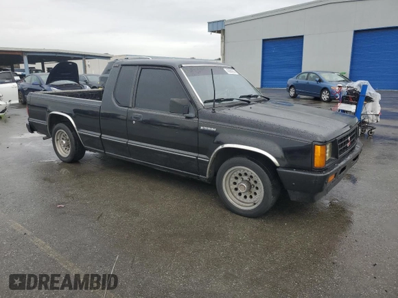1991 Mitsubishi Mighty Max z VIN JA7FL25W7MP028365, wystawiony jako Copart lot #43964285 z przebiegiem 175 102 mil mil oraz Szkody całkowita. Historia ofert i sprzedaży dostępna na DreamBid. Obrazek 4.