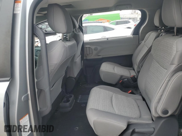 2021 Toyota Sienna LE z VIN 5TDBRKEC2MS031556, wystawiony jako Copart lot #42641195 z przebiegiem 55 211 mil mil oraz Szkoda całkowita • Salvage title. Historia ofert i sprzedaży dostępna na DreamBid. Obrazek 11.