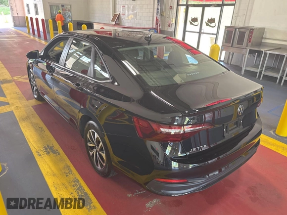 2024 Volkswagen Jetta S с VIN 3VW5M7BU2RM079505, выставлен на аукционе IAAI как лот 42808841 с пробегом 21 446 миль миль и . История ставок и продаж доступна на DreamBid. Изображение 7.