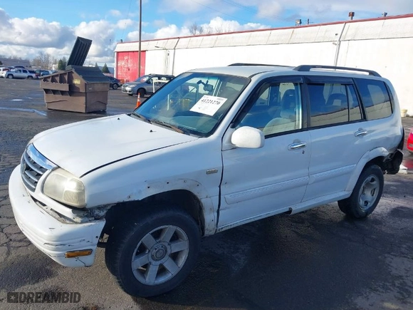 2002 Suzuki XL-7 Standard with VIN JS3TX92V824125363, listed as a IAAI auction lot 41221270 with 190,034 mi miles. Bid and sale history available at carsss.com. Image 6.