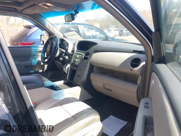 2009 Honda Pilot EX-L with VIN 5FNYF48579B007700, listed as a IAAI auction lot 42084458 with 208,104 mi miles. Bid and sale history available at carsss.com. Image 5.