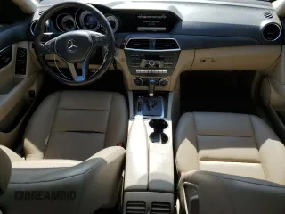 2014 Mercedes-Benz C 250 Sport z VIN WDDGF4HB5EA968032, wystawiony jako Copart lot #60570585 z przebiegiem 121 077 mil mil oraz Czysty tytuł • Clean title. Historia ofert i sprzedaży dostępna na DreamBid. Obrazek 8.