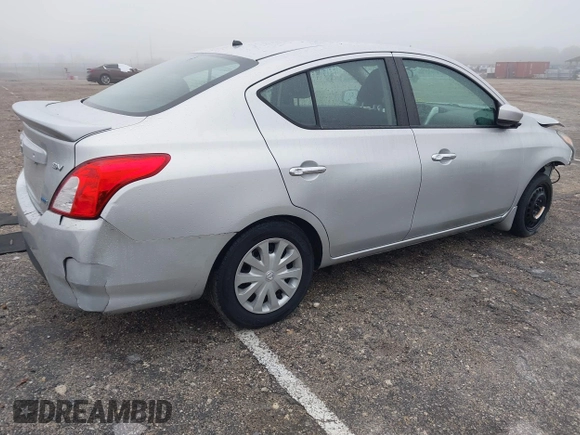 2015 Nissan Versa S Plus with VIN 3N1CN7AP0FL810844, listed as a IAAI auction lot 41386594 with 118,606 mi miles. Bid and sale history available at carsss.com. Image 4.
