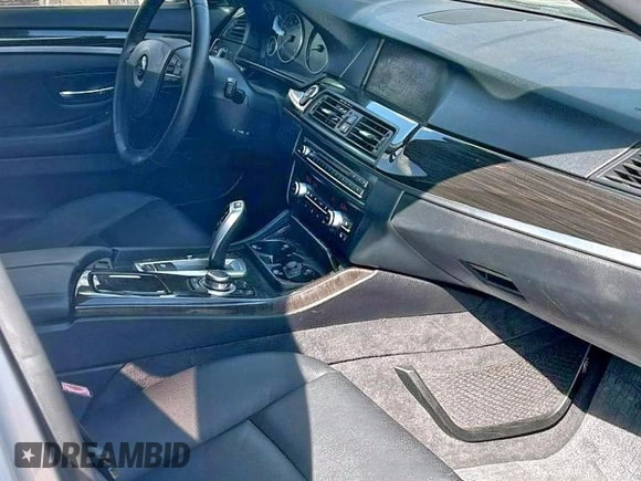 2013 BMW 5 Series 535i with VIN WBAFR7C59DC825858, listed as a Copart auction lot 62309005 with 18,518 mi miles and Clean title. Bid and sale history available at DreamBid. Image 9.