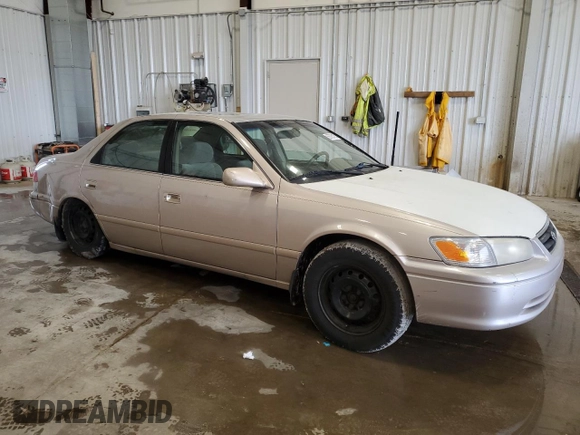 2000 Toyota Camry CE z VIN 4T1BG22K2YU742415, wystawiony jako Copart lot #55763165 z przebiegiem 245 821 mil mil oraz Czysty tytuł • Clean title. Historia ofert i sprzedaży dostępna na DreamBid. Obrazek 4.