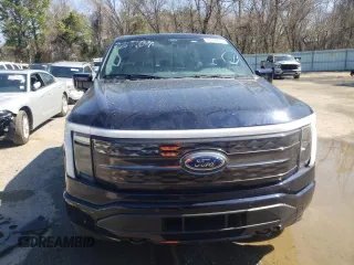2022 Ford F-150 Lightning Pro z VIN 1FT6W1EV2NWG03314, wystawiony jako Copart lot #48468015 z przebiegiem 10 643 mil mil oraz Tytuł czysty. Historia ofert i sprzedaży dostępna na DreamBid. Obrazek 5.