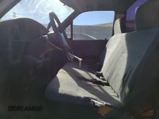 1994 Toyota Pickup DX z VIN JT4RN81P0R5200010, wystawiony jako Copart lot #89184805 z przebiegiem 123 270 mil mil oraz Szkoda całkowita • Salvage title. Historia ofert i sprzedaży dostępna na DreamBid. Obrazek 7.