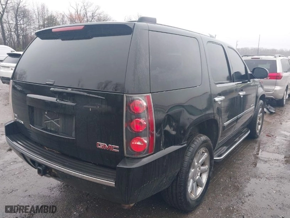 2009 GMC Yukon Denali with VIN 1GKFK03229R276923, listed as a IAAI auction lot 39128547 with 214,430 mi miles. Bid and sale history available at carsss.com. Image 4.