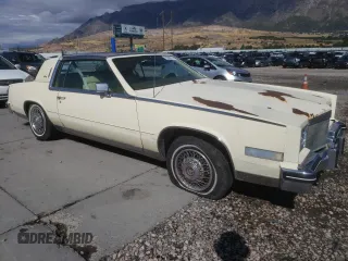 1984 Cadillac Eldorado z VIN 1G6AL578XEE621800, wystawiony jako Copart lot #72058714 z przebiegiem 50 757 mil mil oraz Tytuł czysty. Historia ofert i sprzedaży dostępna na DreamBid. Obrazek 4.
