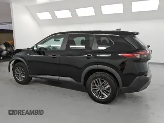 2023 Nissan Rogue S z VIN 5N1BT3AB2PC852887, wystawiony jako Copart lot #57803335 z przebiegiem 82 106 mil mil oraz Czysty tytuł • Clean title. Historia ofert i sprzedaży dostępna na DreamBid. Obrazek 2.