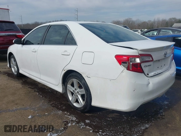2014 Toyota Camry L with VIN 4T1BF1FK7EU816821, listed as a IAAI auction lot 41825230 with 121,382 mi miles. Bid and sale history available at carsss.com. Image 3.