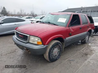 1998 GMC Jimmy SLT z VIN 1GKDT13W6W2546446, wystawiony jako IAAI lot #41172141 z przebiegiem 174 701 mil mil oraz . Historia ofert i sprzedaży dostępna na DreamBid. Obrazek 2.