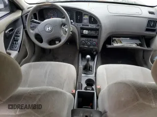 2005 Hyundai Elantra GLS z VIN KMHDN46D05U169323, wystawiony jako Copart lot #55138445 z przebiegiem 142 454 mil mil oraz Czysty tytuł • Clean title. Historia ofert i sprzedaży dostępna na DreamBid. Obrazek 8.