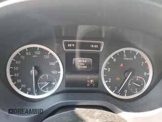 2018 Infiniti QX30 Premium z VIN SJKCH5CR5JA049491, wystawiony jako Copart lot #59733695 z przebiegiem 211 324 mil mil oraz Szkoda całkowita • Salvage title. Historia ofert i sprzedaży dostępna na DreamBid. Obrazek 9.