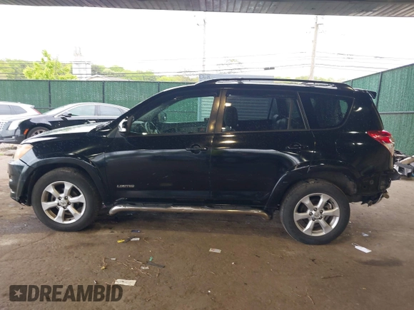 2010 Toyota RAV4 Limited z VIN JTMDF4DV3AD038717, wystawiony jako IAAI lot #42246230 z przebiegiem 140 854 mil mil oraz . Historia ofert i sprzedaży dostępna na DreamBid. Obrazek 14.