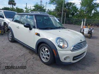 2013 MINI Hardtop z VIN WMWSU3C56DT680199, wystawiony jako IAAI lot #41808156 z przebiegiem 113 331 mil mil oraz . Historia ofert i sprzedaży dostępna na DreamBid. Obrazek 1.