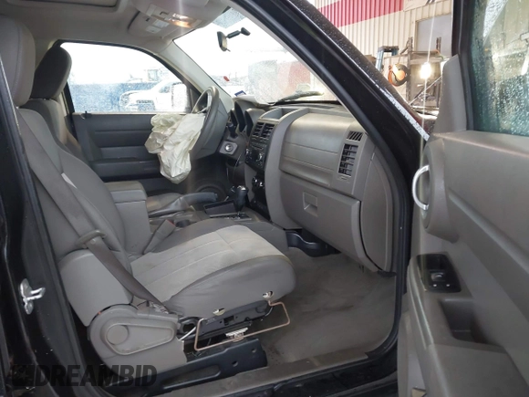 2007 Dodge Nitro SXT with VIN 1D8GT28K67W683600, listed as a IAAI auction lot 40958011 with 70,141 mi miles. Bid and sale history available at carsss.com. Image 5.