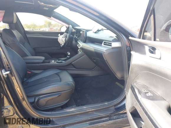2023 Kia K5 GT-Line z VIN 5XXG64J22PG186976, wystawiony jako IAAI lot #42241886 z przebiegiem 39 502 mil mil oraz . Historia ofert i sprzedaży dostępna na DreamBid. Obrazek 5.