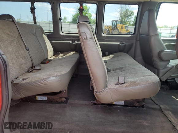 2008 Chevrolet Express Passenger z VIN 1GAHG39K181223926, wystawiony jako Copart lot #61800025 z przebiegiem 121 574 mil mil oraz Czysty tytuł • Clean title. Historia ofert i sprzedaży dostępna na DreamBid. Obrazek 11.