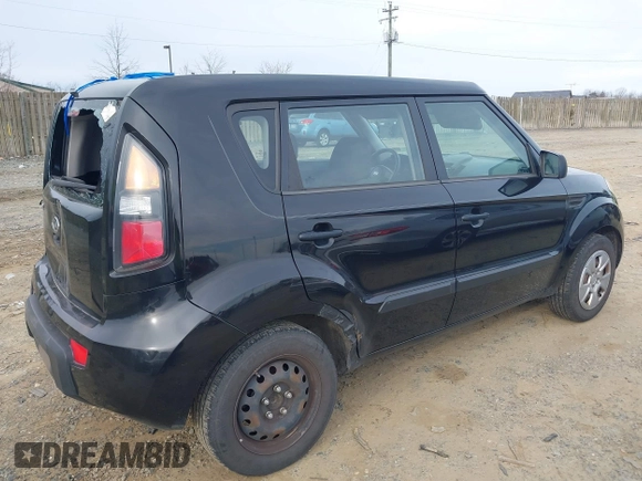 2011 Kia Soul with VIN KNDJT2A10B7734016, listed as a IAAI auction lot 41727065 with 306,652 mi miles. Bid and sale history available at carsss.com. Image 4.