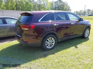2019 Kia Sorento LX V6 with VIN 5XYPGDA53KG482701, listed as a IAAI auction lot 42036880 with 161,526 mi miles. Bid and sale history available at carsss.com. Image 4.