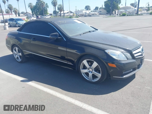 2013 Mercedes-Benz E-Class E 350 with VIN WDDKK5KF6DF198996, listed as a IAAI auction lot 42152169 with 164,470 mi miles. Bid and sale history available at carsss.com. Image 1.