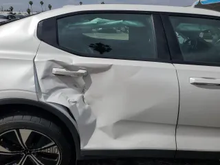 2023 Polestar 2 z VIN YSMED3KA7PL135944, wystawiony jako Copart lot #56762025 z przebiegiem 60 492 mil mil oraz Tytuł czysty. Historia ofert i sprzedaży dostępna na DreamBid. Obrazek 10.