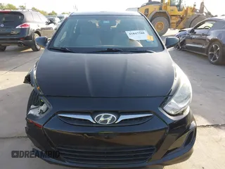 2013 Hyundai Accent GS z VIN KMHCT5AE7DU083304, wystawiony jako IAAI lot #41847588 z przebiegiem 133 971 mil mil oraz . Historia ofert i sprzedaży dostępna na DreamBid. Obrazek 20.
