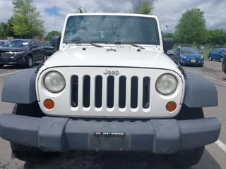 2008 Jeep Wrangler Unlimited X z VIN 1J4GA39188L584256, wystawiony jako IAAI lot #42349536 z przebiegiem 126 778 mil mil oraz . Historia ofert i sprzedaży dostępna na DreamBid. Obrazek 6.