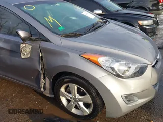 2011 Hyundai Elantra GLS z VIN KMHDH4AE1BU093985, wystawiony jako IAAI lot #41101288 z przebiegiem 80 882 mil mil oraz . Historia ofert i sprzedaży dostępna na DreamBid. Obrazek 6.