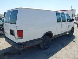2006 Ford Econoline Cargo Commercial z VIN 1FTNS24L56DA10931, wystawiony jako IAAI lot #42222053 z przebiegiem 137 505 mil mil oraz . Historia ofert i sprzedaży dostępna na DreamBid. Obrazek 4.
