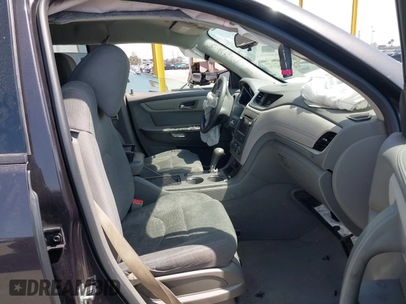 2017 Chevrolet Traverse LS z VIN 1GNKRFED1HJ154839, wystawiony jako IAAI lot #42304339 z przebiegiem Nie podano mil oraz . Historia ofert i sprzedaży dostępna na DreamBid. Obrazek 5.