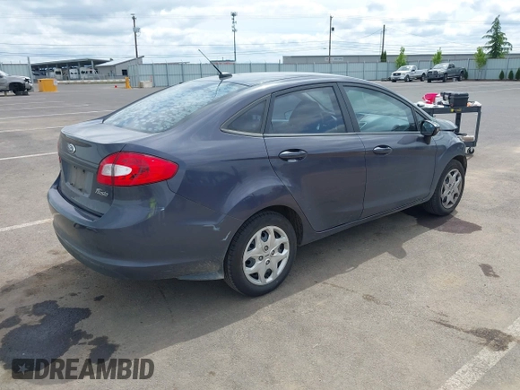 2013 Ford Fiesta SE z VIN 3FADP4BJ3DM186569, wystawiony jako IAAI lot #42128913 z przebiegiem 19 228 mil mil oraz . Historia ofert i sprzedaży dostępna na DreamBid. Obrazek 4.