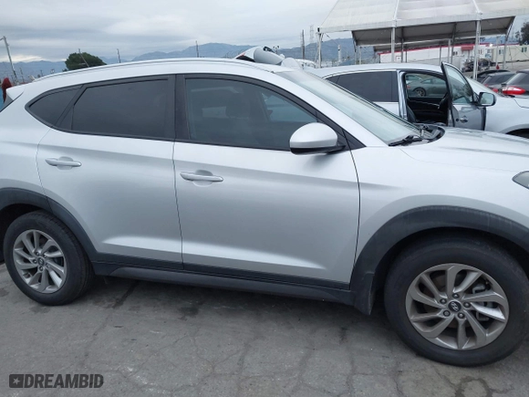 2016 Hyundai Tucson SE with VIN KM8J33A47GU242183, listed as a IAAI auction lot 41772964 with 97,527 mi miles. Bid and sale history available at carsss.com. Image 12.