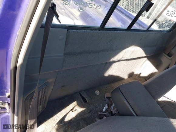 1996 Ford Ranger XL with VIN 1FTCR10A9TUA63838, listed as a IAAI auction lot 41369797 with 91,279 mi miles. Bid and sale history available at carsss.com. Image 8.