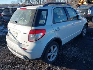 2009 Suzuki SX4 Man AWD with VIN JS2YB413196201614, listed as a IAAI auction lot 41437522 with Not Provided miles. Bid and sale history available at carsss.com. Image 4.