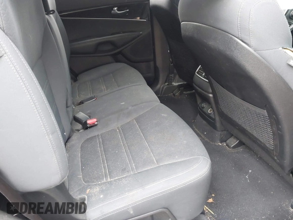 2016 Kia Sorento LX with VIN 5XYPG4A35GG115952, listed as a IAAI auction lot 41868467 with 96,000 mi miles. Bid and sale history available at carsss.com. Image 8.