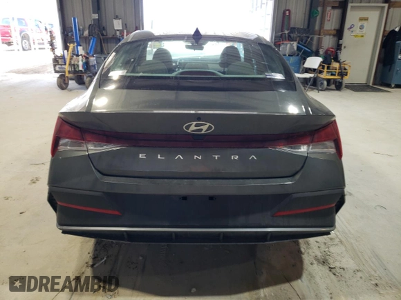 2024 Hyundai Elantra SE z VIN KMHLL4DGXRU851159, wystawiony jako Copart lot #47502985 z przebiegiem 8 489 mil mil oraz Szkoda całkowita • Salvage title. Historia ofert i sprzedaży dostępna na DreamBid. Obrazek 6.