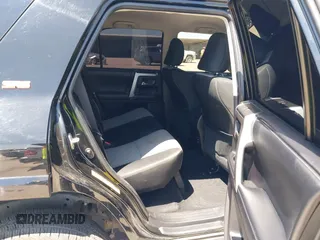 2014 Toyota 4Runner SR5 z VIN JTEZU5JR7E5077539, wystawiony jako IAAI lot #41851723 z przebiegiem 180 388 mil mil oraz . Historia ofert i sprzedaży dostępna na DreamBid. Obrazek 8.