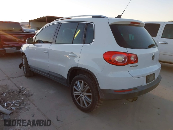 2010 Volkswagen Tiguan SEL with VIN WVGBV7AX4AW514362, listed as a IAAI auction lot 41413300 with 154,201 mi miles and . Bid and sale history available at DreamBid. Image 3.