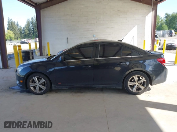 2014 Chevrolet Cruze 2LT z VIN 1G1PE5SB6E7260163, wystawiony jako IAAI lot #42182669 z przebiegiem 154 429 mil mil oraz . Historia ofert i sprzedaży dostępna na DreamBid. Obrazek 14.
