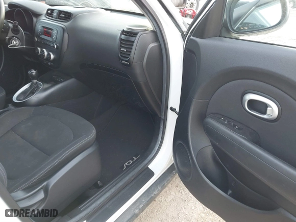 2014 Kia Soul with VIN KNDJN2A28E7111086, listed as a IAAI auction lot 41280944 with 122,006 mi miles. Bid and sale history available at carsss.com. Image 5.