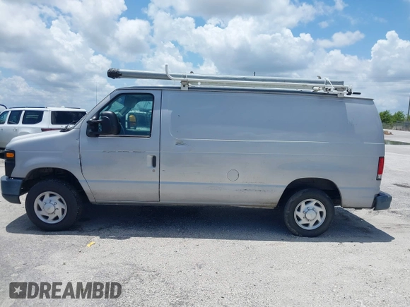 2014 Ford Econoline Cargo Commercial z VIN 1FTNE1EW6EDB05698, wystawiony jako IAAI lot #42236705 z przebiegiem 162 416 mil mil oraz . Historia ofert i sprzedaży dostępna na DreamBid. Obrazek 14.