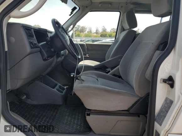 2003 Volkswagen EuroVan MV с VIN WV2MB47033H038192, выставлен на аукционе Copart как лот 67783954 с пробегом 176 595 миль миль и Списание • Salvage title. История ставок и продаж доступна на DreamBid. Изображение 7.