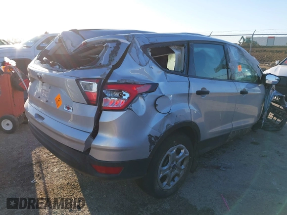 2018 Ford Escape S z VIN 1FMCU0F74JUD59492, wystawiony jako IAAI lot #41759424 z przebiegiem Nie podano mil oraz . Historia ofert i sprzedaży dostępna na DreamBid. Obrazek 4.
