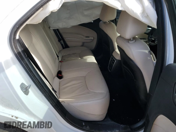 2017 Chrysler 300 Limited z VIN 2C3CCARG1HH610415, wystawiony jako Copart lot #43934085 z przebiegiem 162 614 mil mil oraz Szkoda całkowita • Salvage title. Historia ofert i sprzedaży dostępna na DreamBid. Obrazek 10.