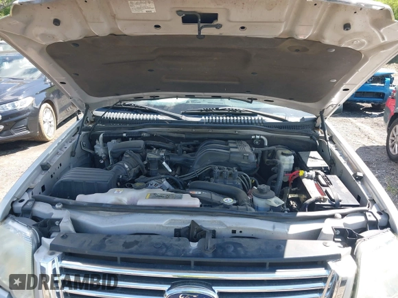 2010 Ford Explorer XLT with VIN 1FMEU6DE8AUA12017, listed as a IAAI auction lot 41990981 with 165,030 mi miles. Bid and sale history available at carsss.com. Image 10.