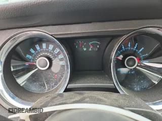 2013 Ford Mustang V6 с VIN 1ZVBP8AM2D5267439, выставлен на аукционе Copart как лот 61307575 с пробегом 109 401 миль миль и Списание • Salvage title. История ставок и продаж доступна на DreamBid. Изображение 9.
