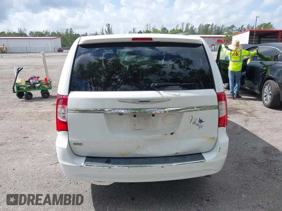 2016 Chrysler Town & Country Touring with VIN 2C4RC1BG8GR293872, listed as a IAAI auction lot 41948314 with 194,780 mi miles. Bid and sale history available at carsss.com. Image 16.
