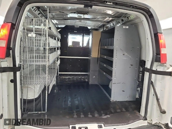 2012 Chevrolet Express Cargo z VIN 1GCSGAFX9C1137368, wystawiony jako IAAI lot #42619588 z przebiegiem 226 230 mil mil oraz . Historia ofert i sprzedaży dostępna na DreamBid. Obrazek 46.
